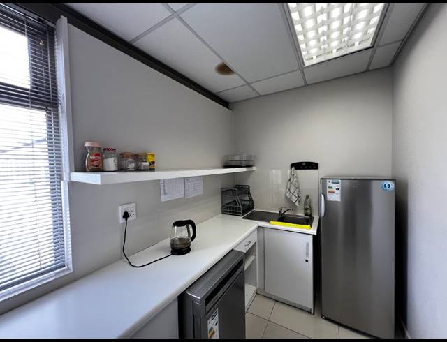 611M² OFFICE TO LET IN BELLVILLE CENTRAL